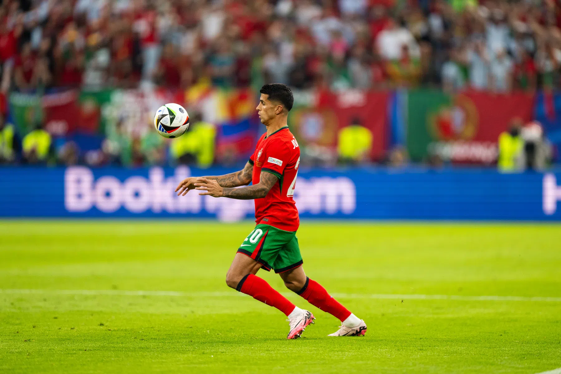 Barcelona grijpt mis: Cancelo voor topsalaris naar Saoedi-Arabië