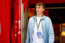 Thumbnail for article: Ajax-revelatie prijst Farioli en leert van Rugani: 'Er is een plan'