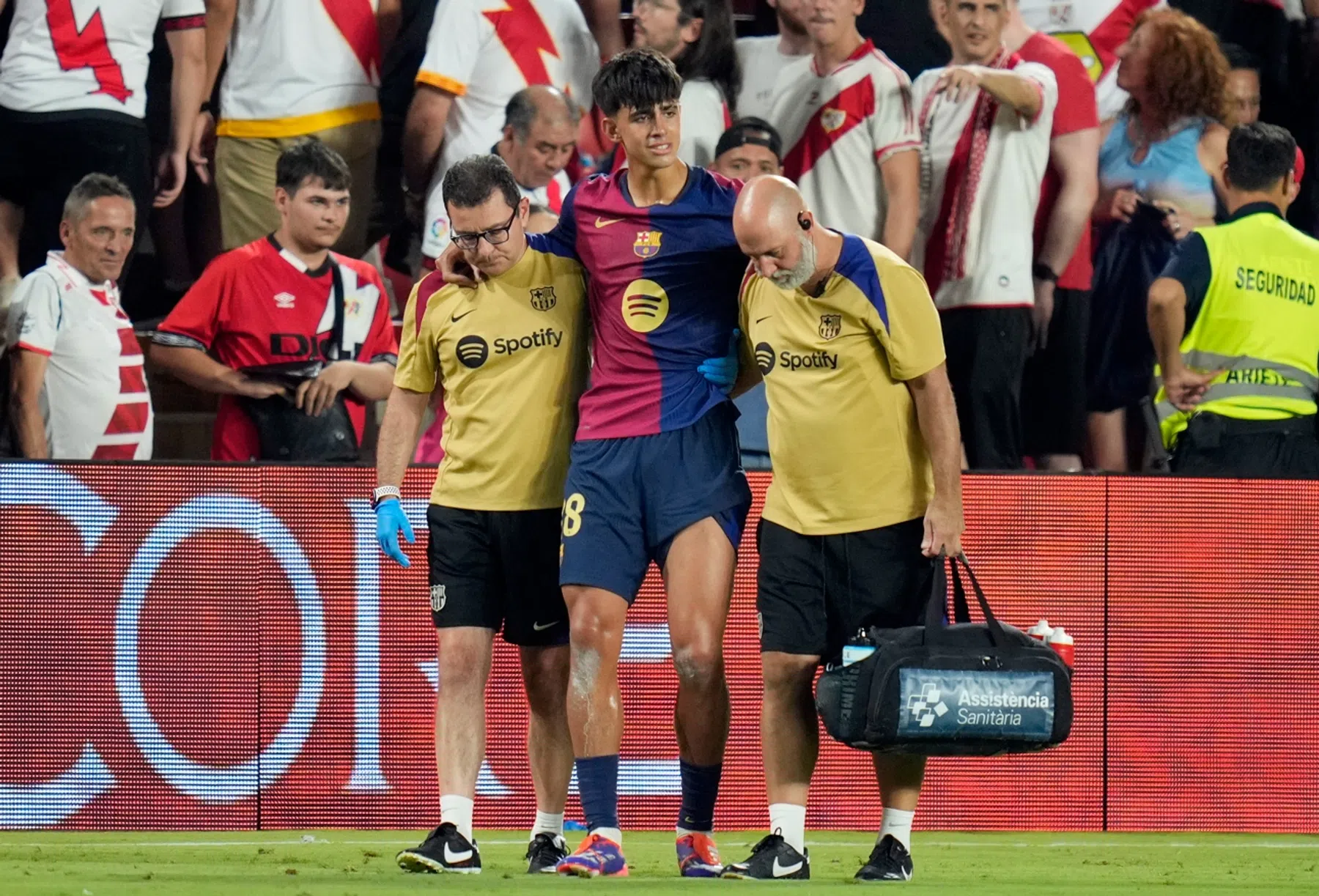 Tranen bij Barça-talent: 'nieuwe Busquets' scheurt kruisband