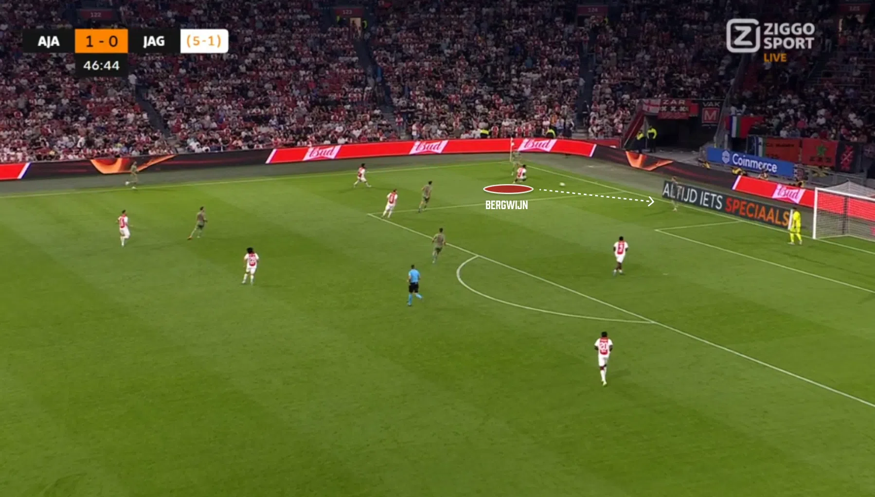 Steven Bergwijn sprint voor het team