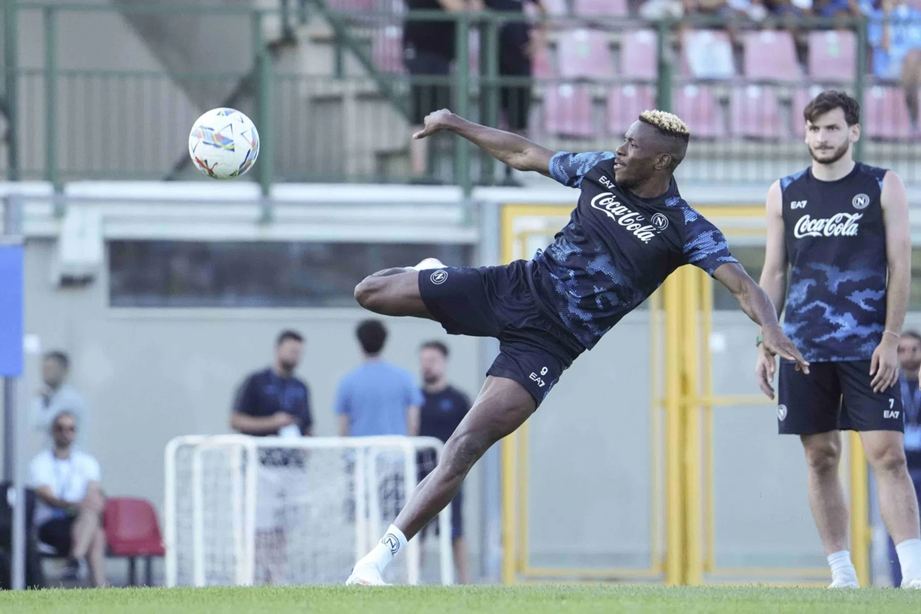 Drama voor Osimhen: plek in selectie en rugnummer 9 kwijt