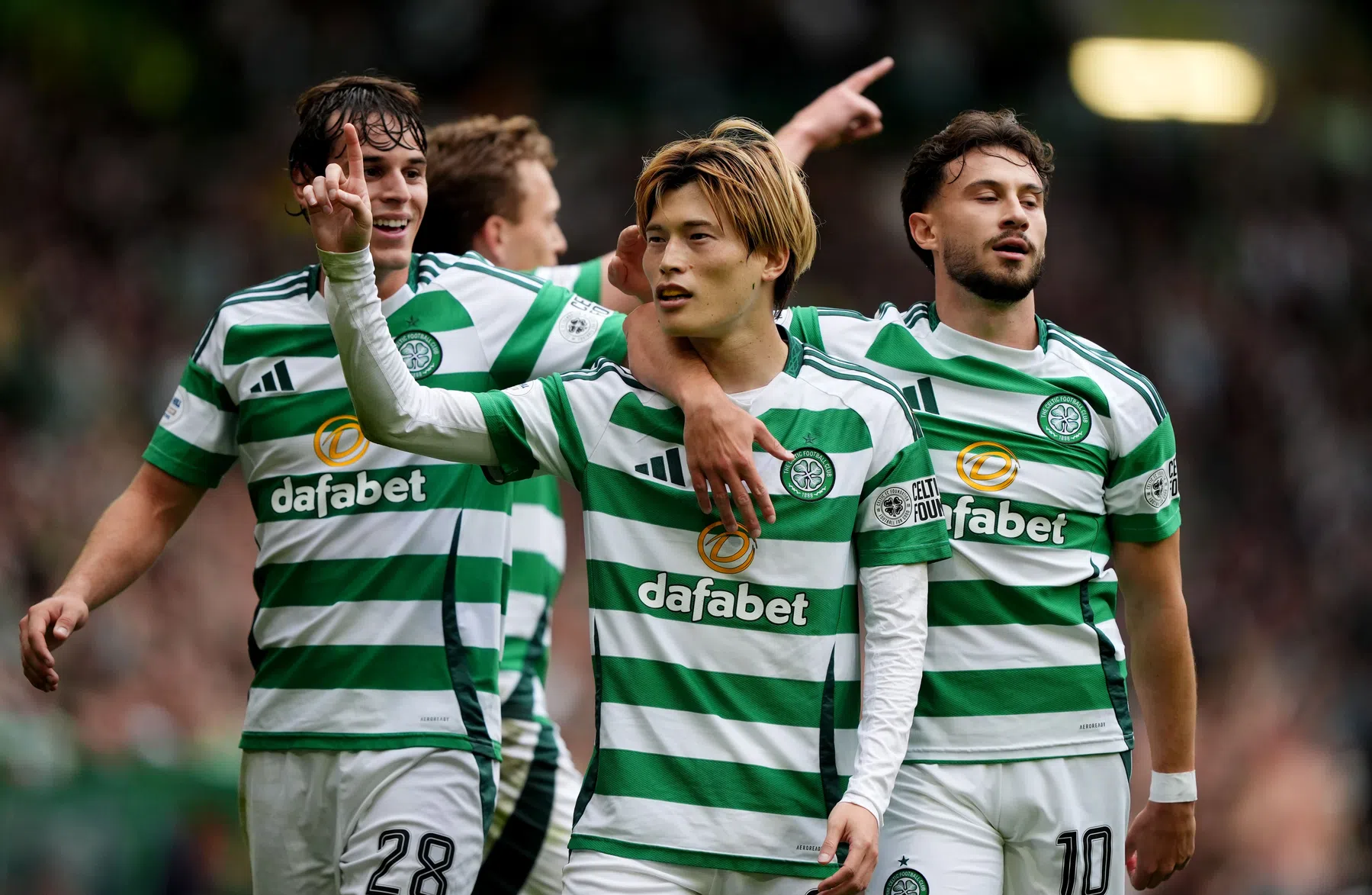 Celtic deelt forse dreun uit aan Rangers in Old Firm