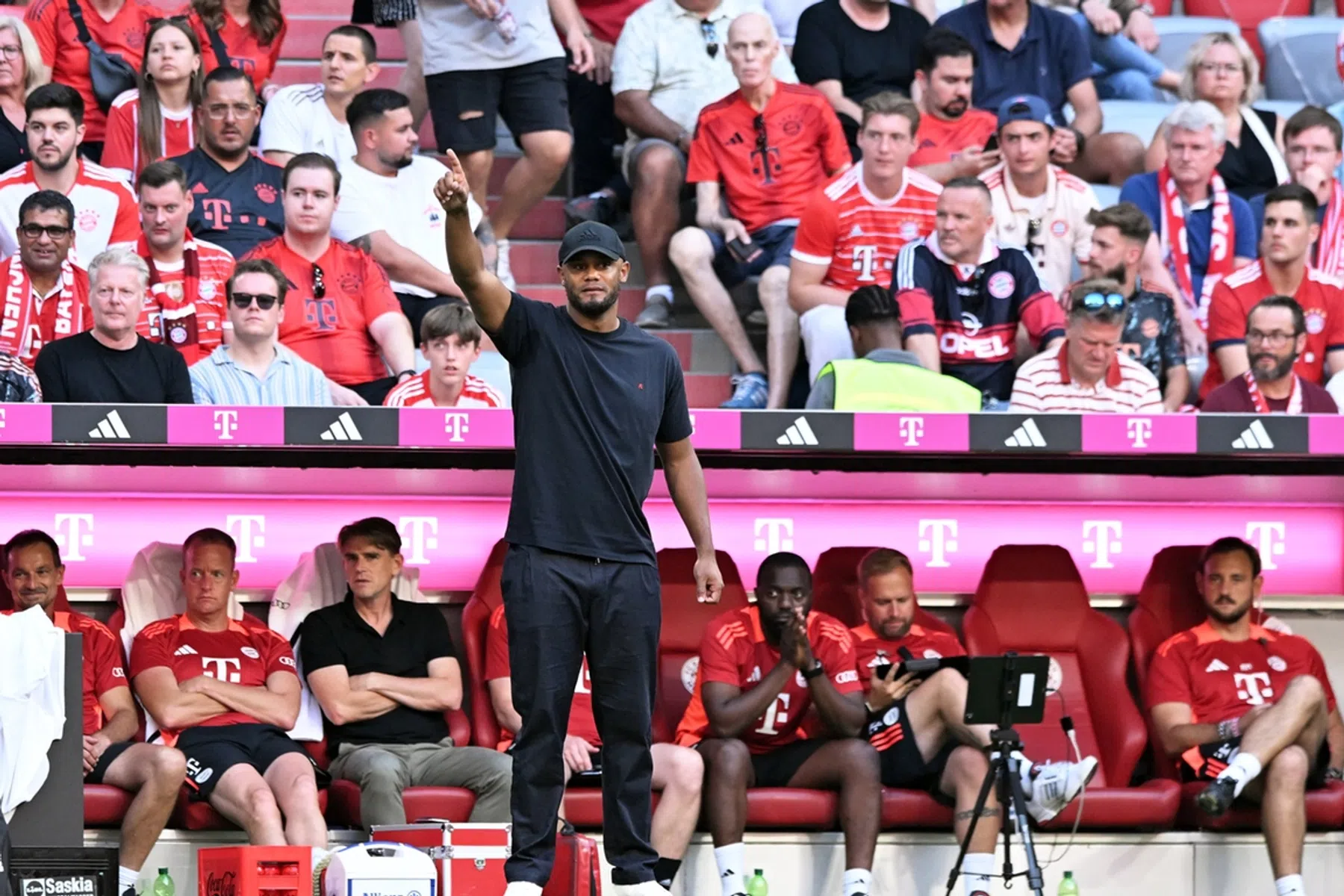 Bayern rekent mede dankzij recordgoal Müller ook af met Freiburg