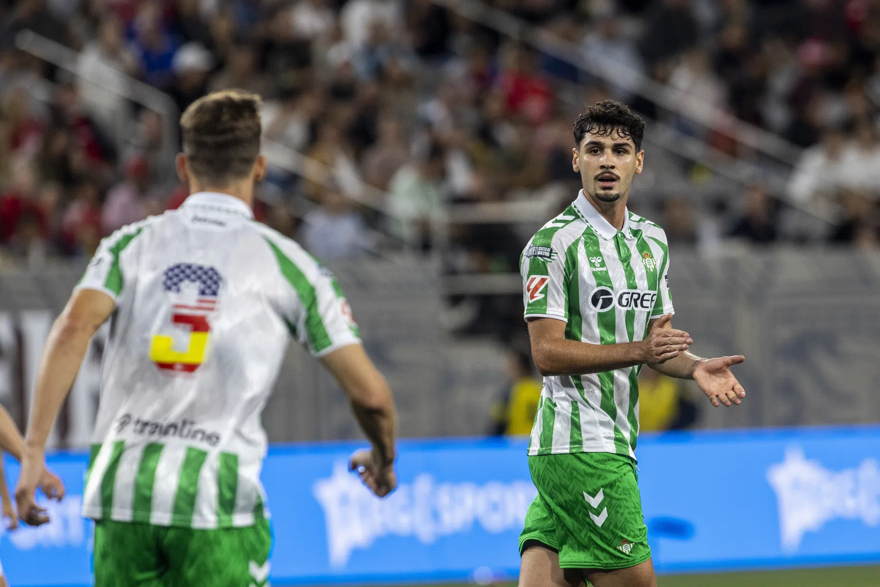 De Amerikaans-Braziliaanse middenvelder die op de radar staat van Barcelona en Atlético