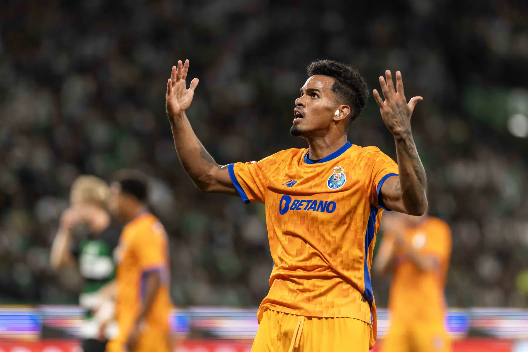 FC Porto woest op nieuwe club Bergwijn