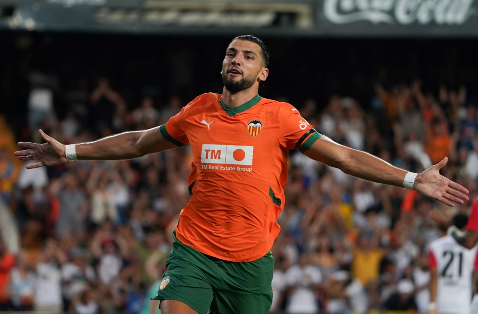 Van seksueel misbruik verdachte Valencia-spits op vrije voeten 