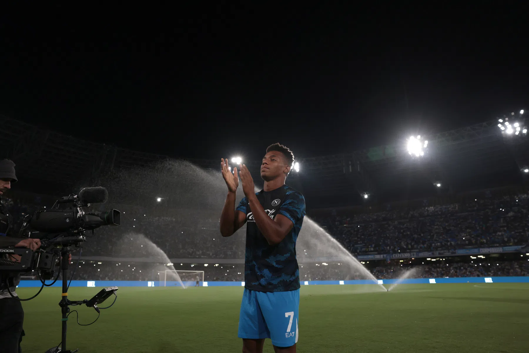 Neres krijgt nieuw horloge en excuusbrief na overval