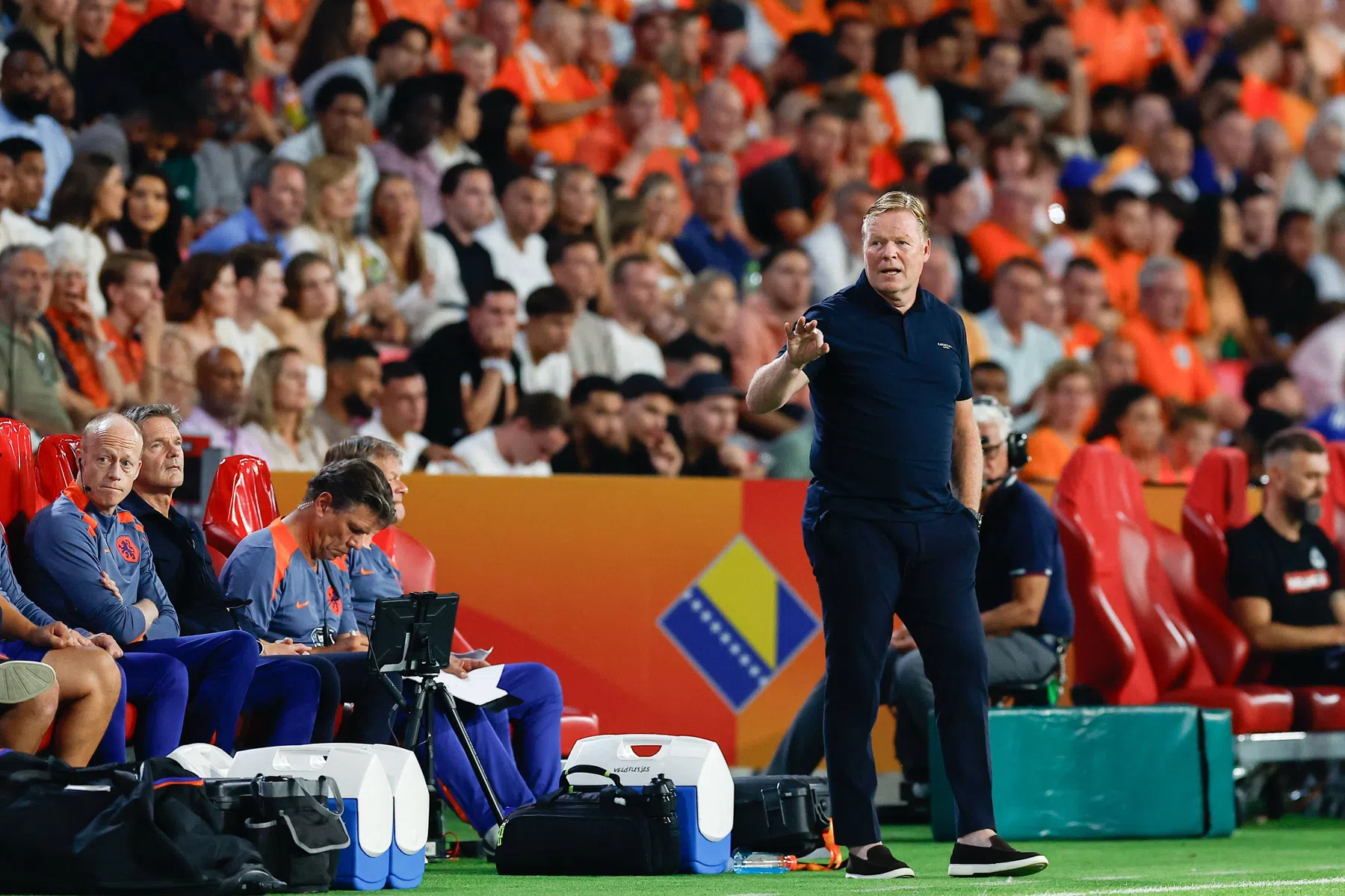 Koeman geniet van 'fris en snel' Oranje en beschermt De Ligt