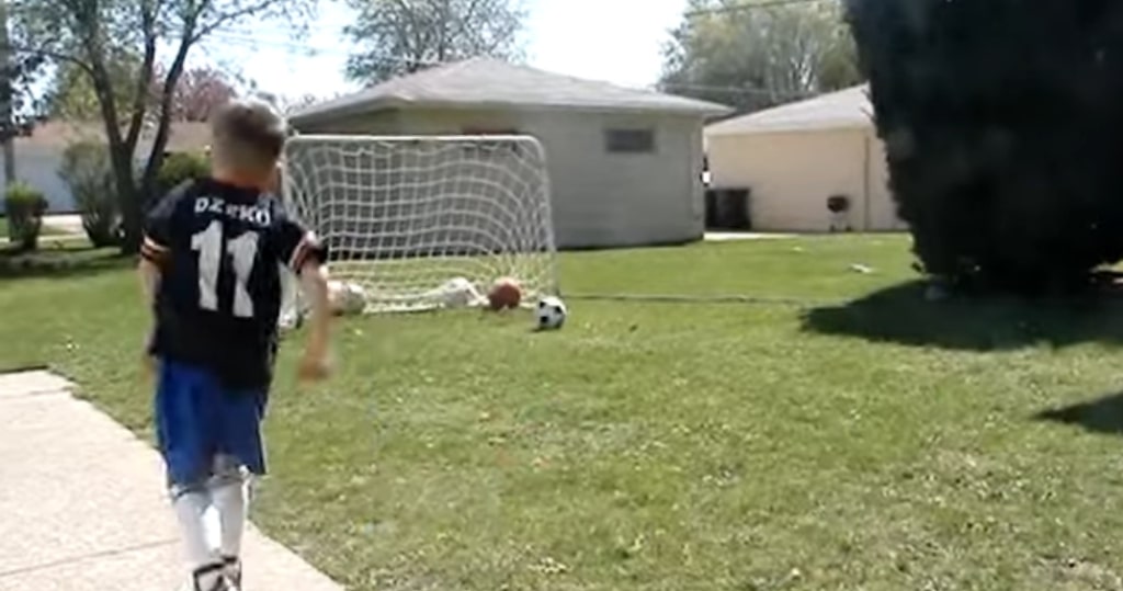 Van spelen in de tuin met Dzeko-shirt naar assist op zijn grote held