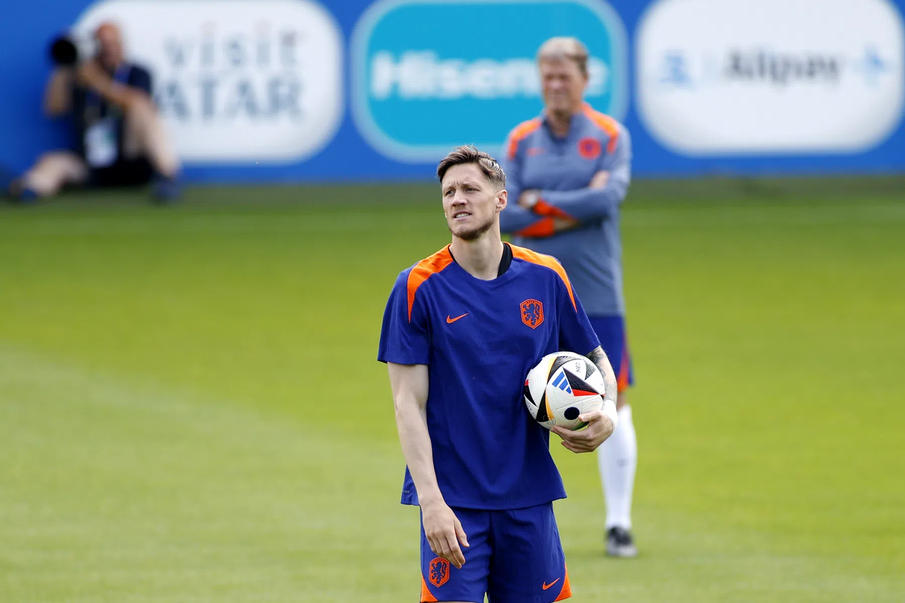 Irritaties bij Weghorst na scherpe training Oranje