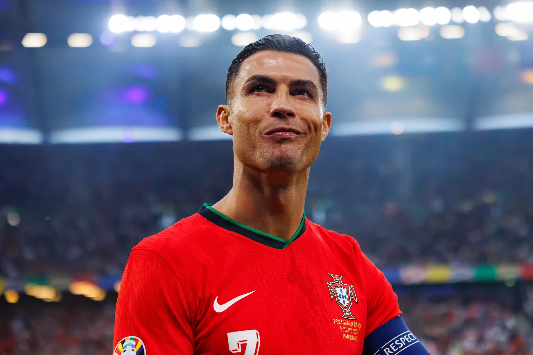 Cristiano Ronaldo weer bejubeld bij Portugal: 'Hij gaat voor duizendste goal'