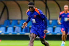 Thumbnail for article: Koeman neemt druk voor Brobbey weg