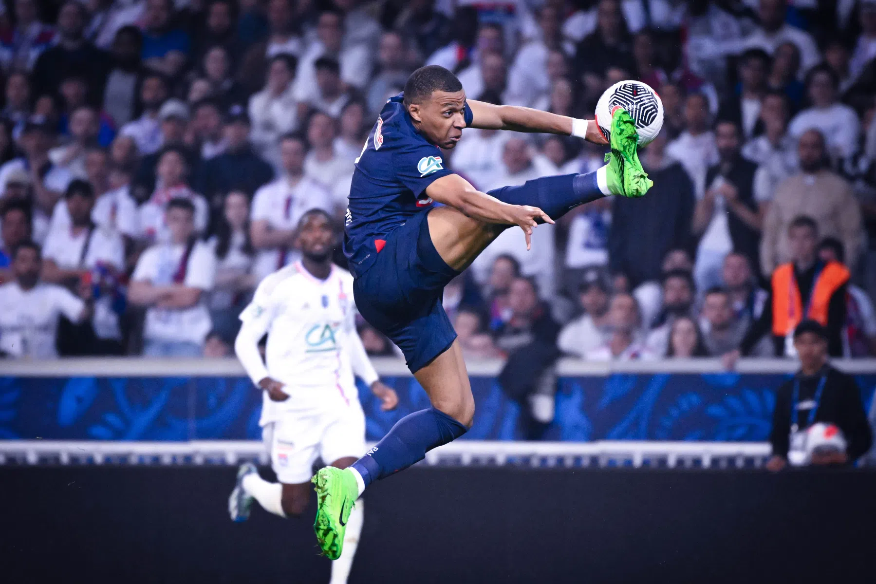 Mbappé wijst bemiddeling af en bindt strijd aan met PSG