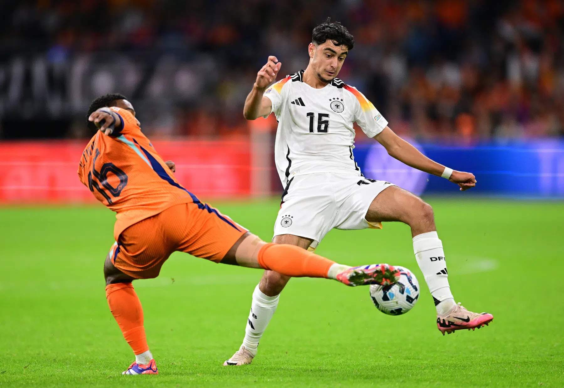 Timber 'ander type' in Oranje: 'Dat probeer ik zo vaak mogelijk te doen'