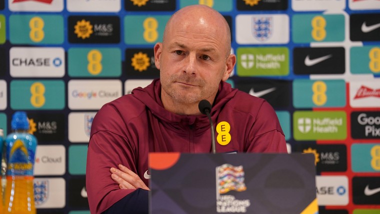 Carsley wil toch bondscoach blijven van Engeland