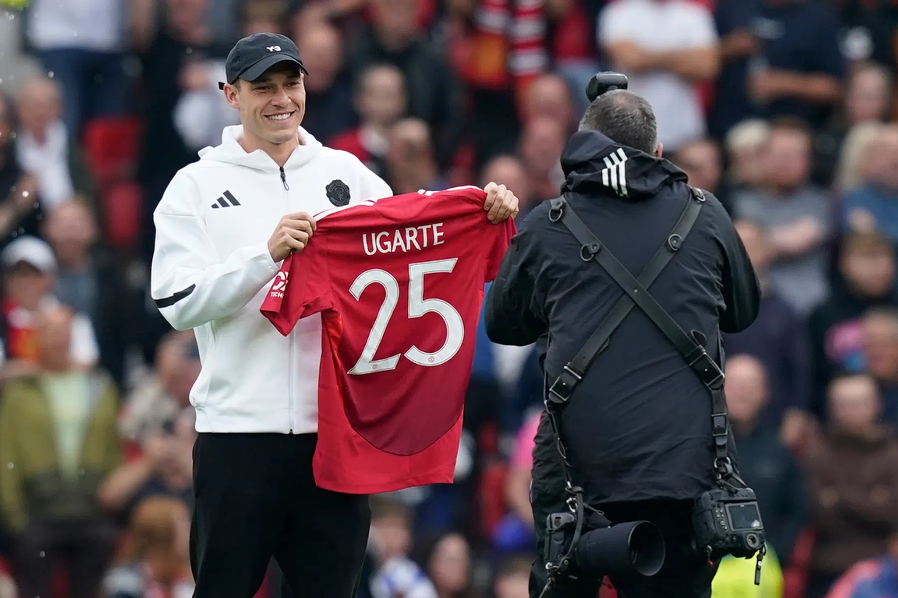 Ugarte kan debuteren voor United, concurrent Zirkzee nog niet bij selectie