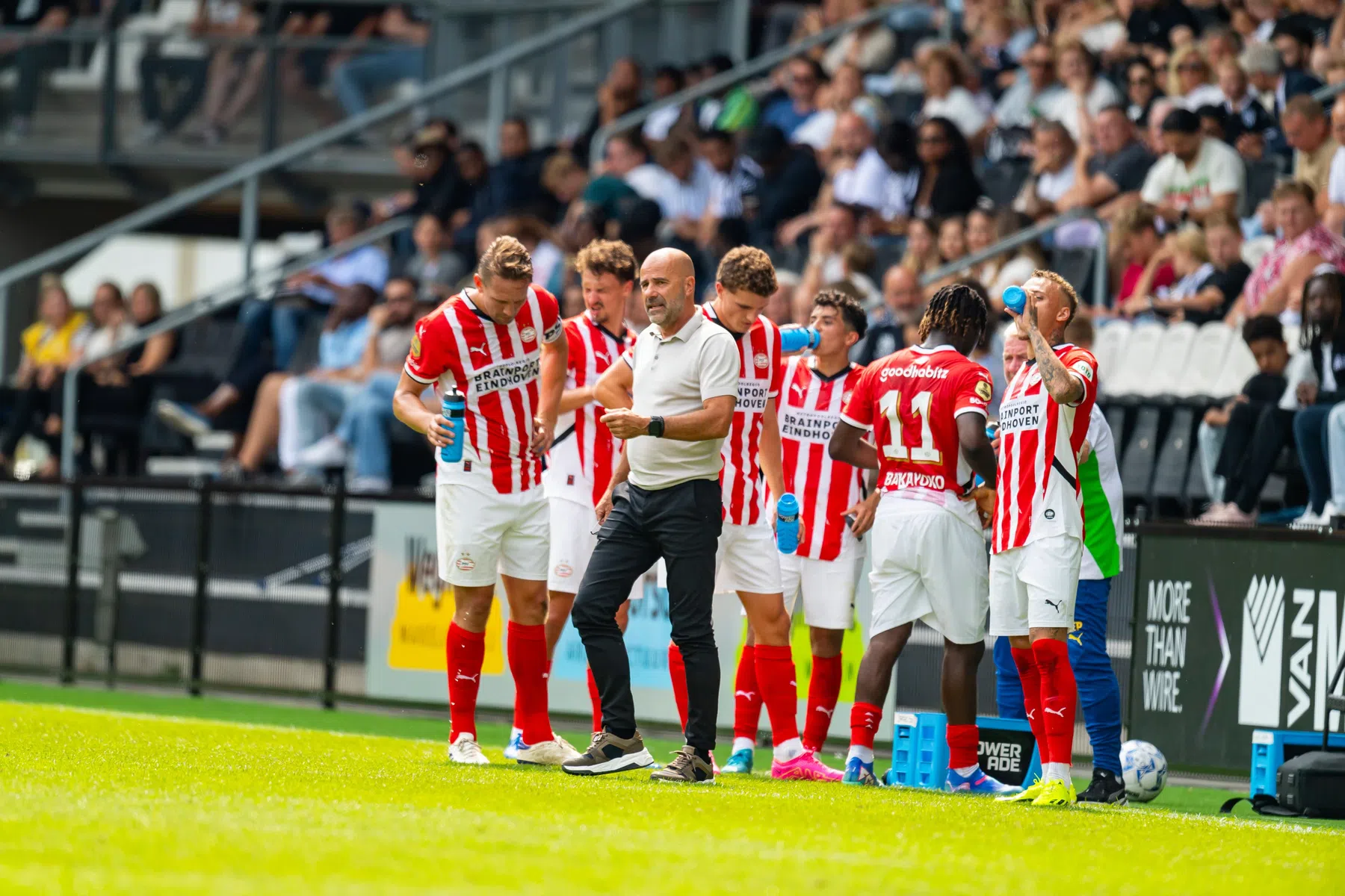 PSV nog even zonder Karsdorp, Nagalo wel inzetbaar