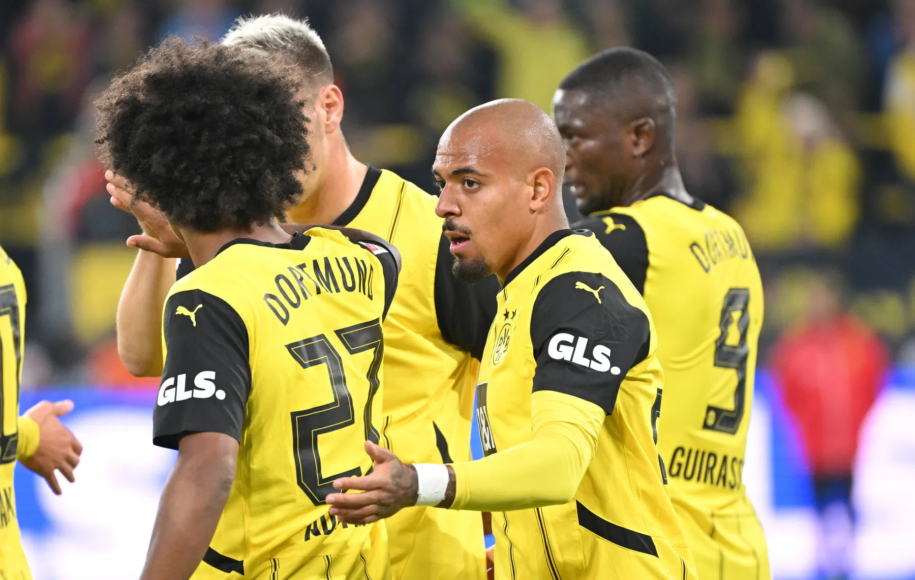 Adeyemi en Malen helpen Dortmund aan zege en koppositie
