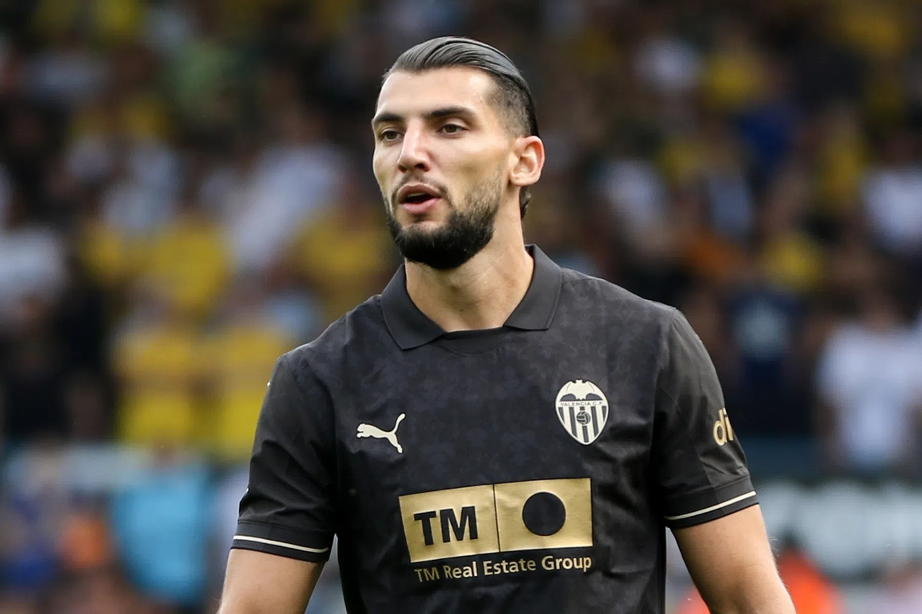 Valencia sluit Mir na twee duels schorsing weer in de armen
