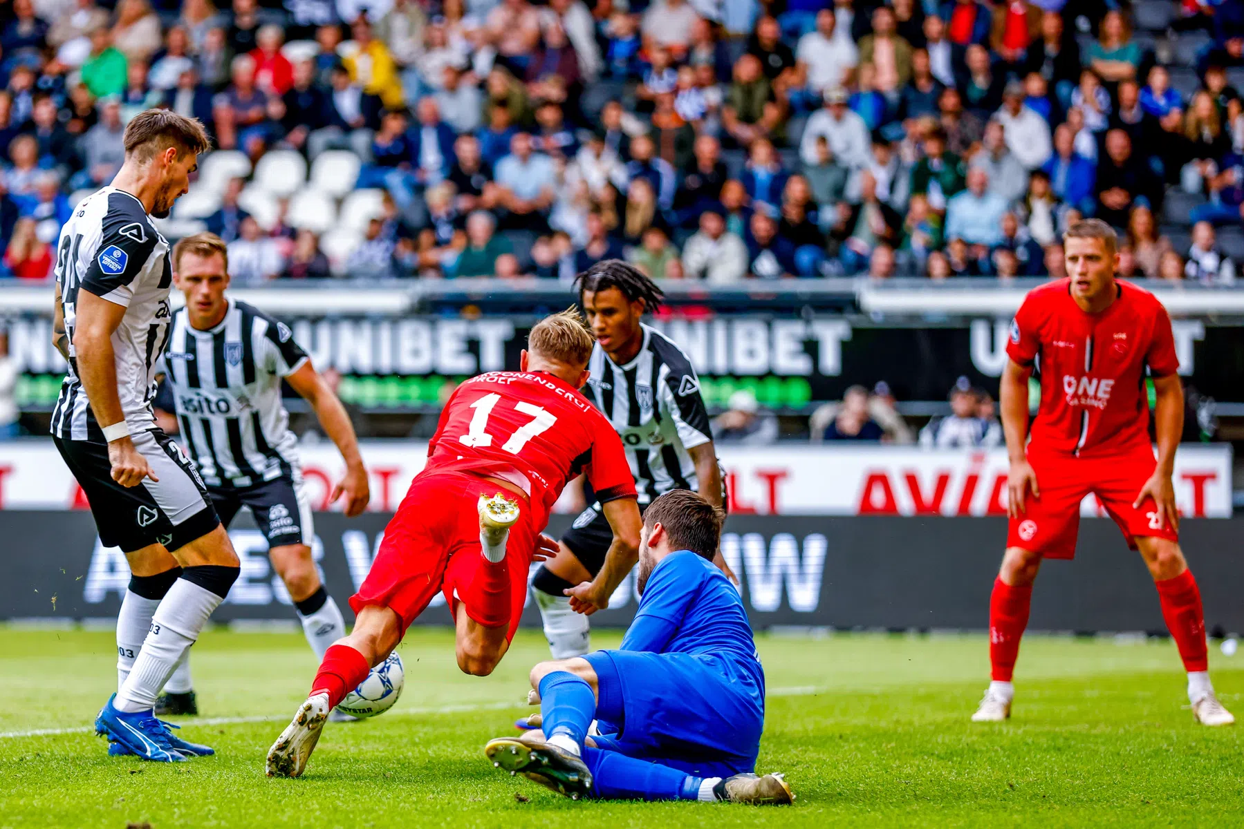 Almere City houdt met aanwinsten stand tegen tandeloos Heracles