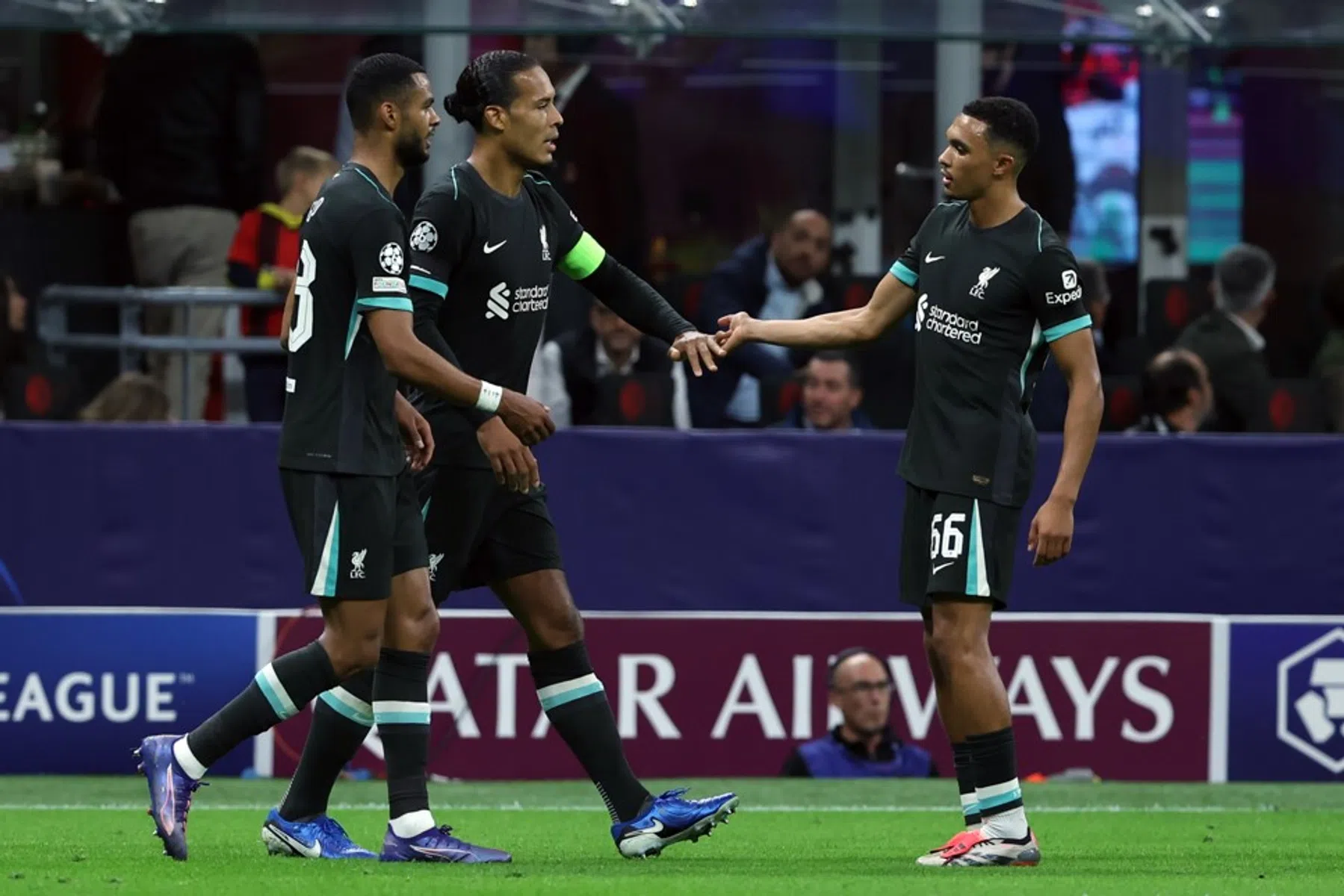 Oranje-trio van Liverpool doet jarige Slot klinkende zege in San Siro cadeau