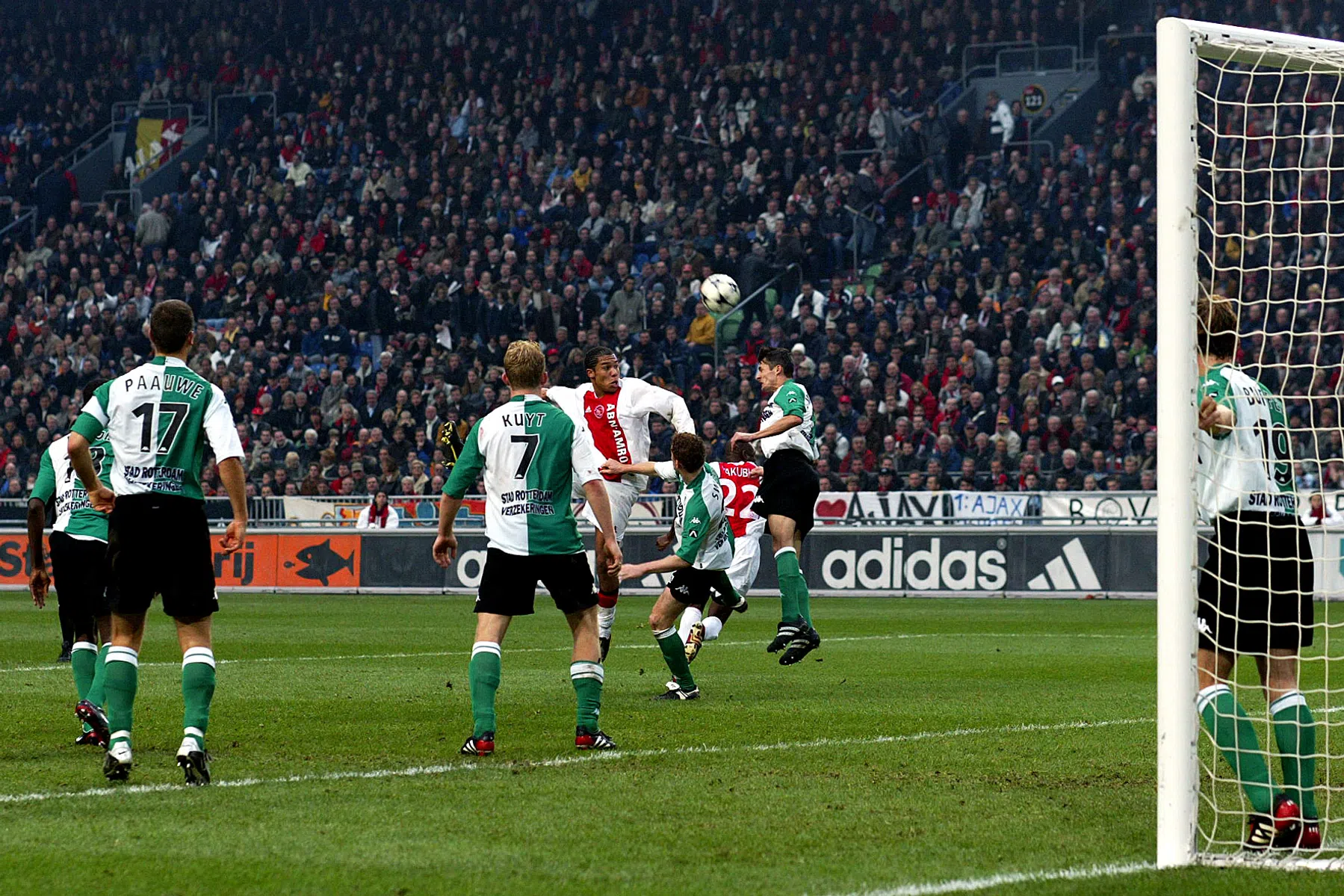 Feyenoord onthult splinternieuw shirt met historische waarde