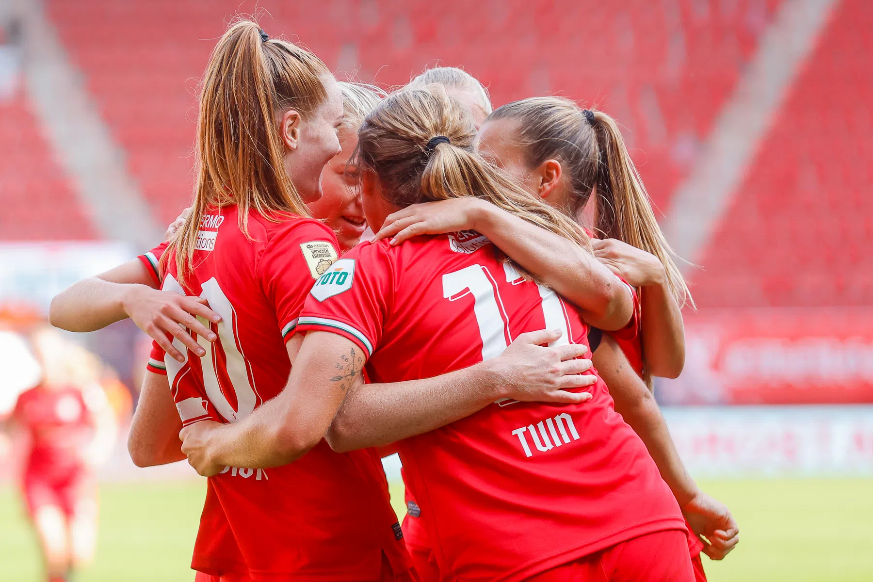 Vrouwen van FC Twente kunnen CL-ticket na klinkende zege ruiken 