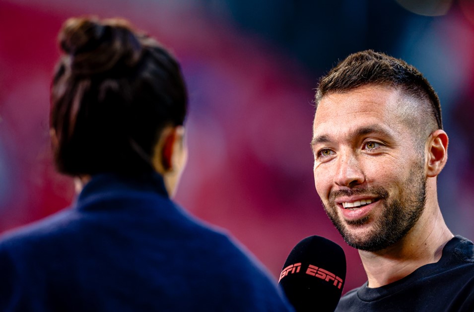 Farioli duidt afwezigheid Brobbey en verklaart keuze voor Akpom