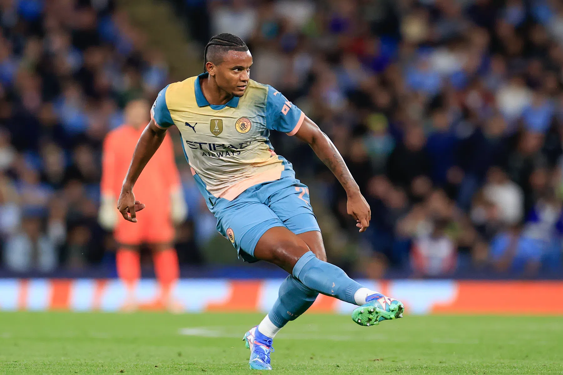 Akanji verwart assistent-scheidsrechter met Bernardo Silva