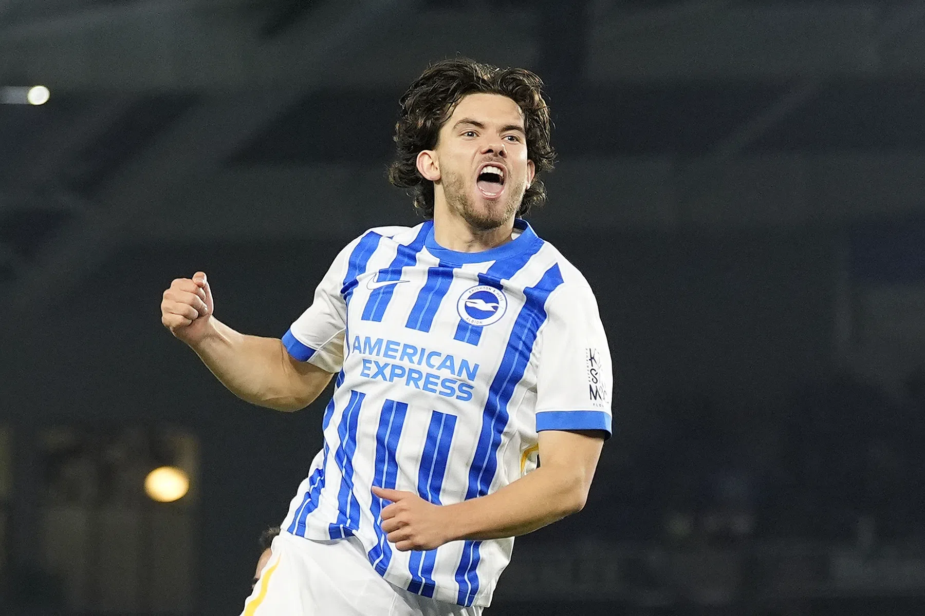 Kadioglu scoort voor Brighton: 'Tien minuten, één goal, niet slecht'