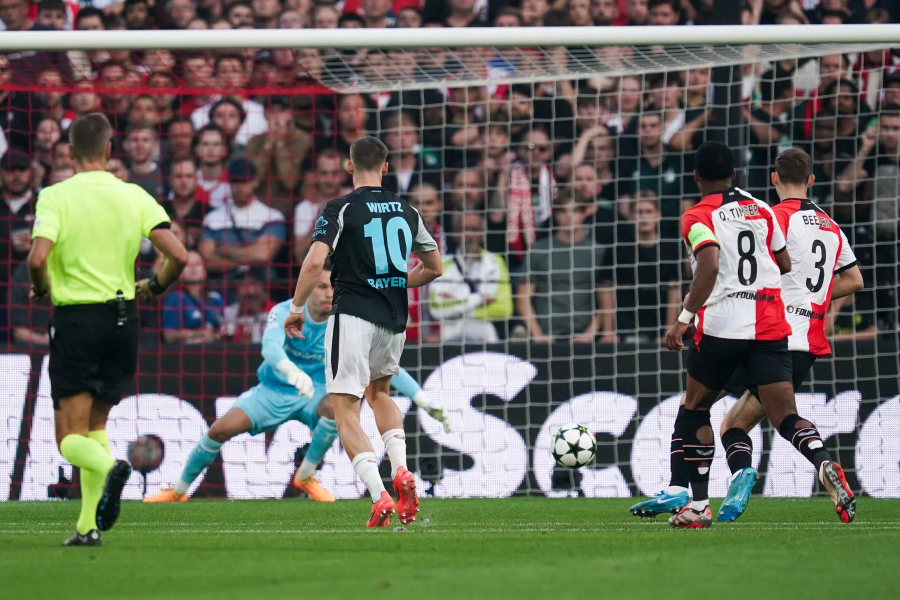 Analytici zien ongelijke strijd in De Kuip: 'Mannen tegen jongetjes'