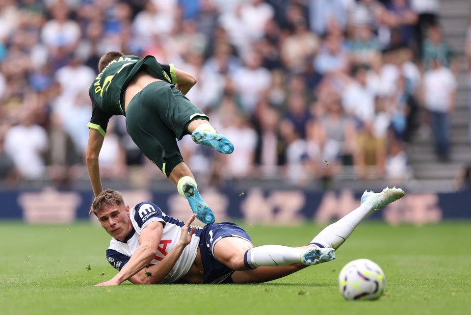 Spurs en Villa knokken zich naar zege, wederom misère voor Everton