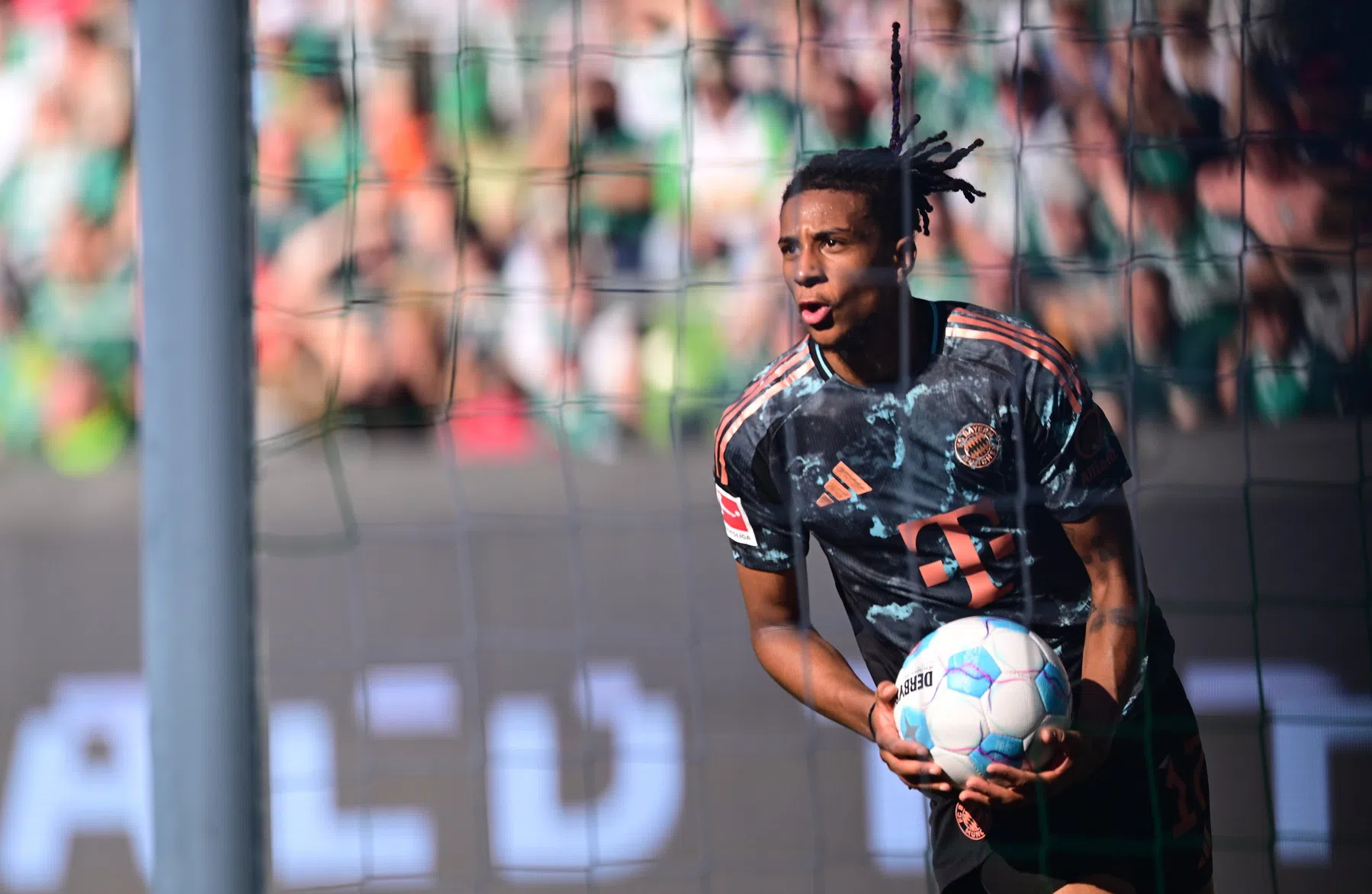 Olise grote uitblinker tijdens volgende voetbalshow van Bayern in Bremen