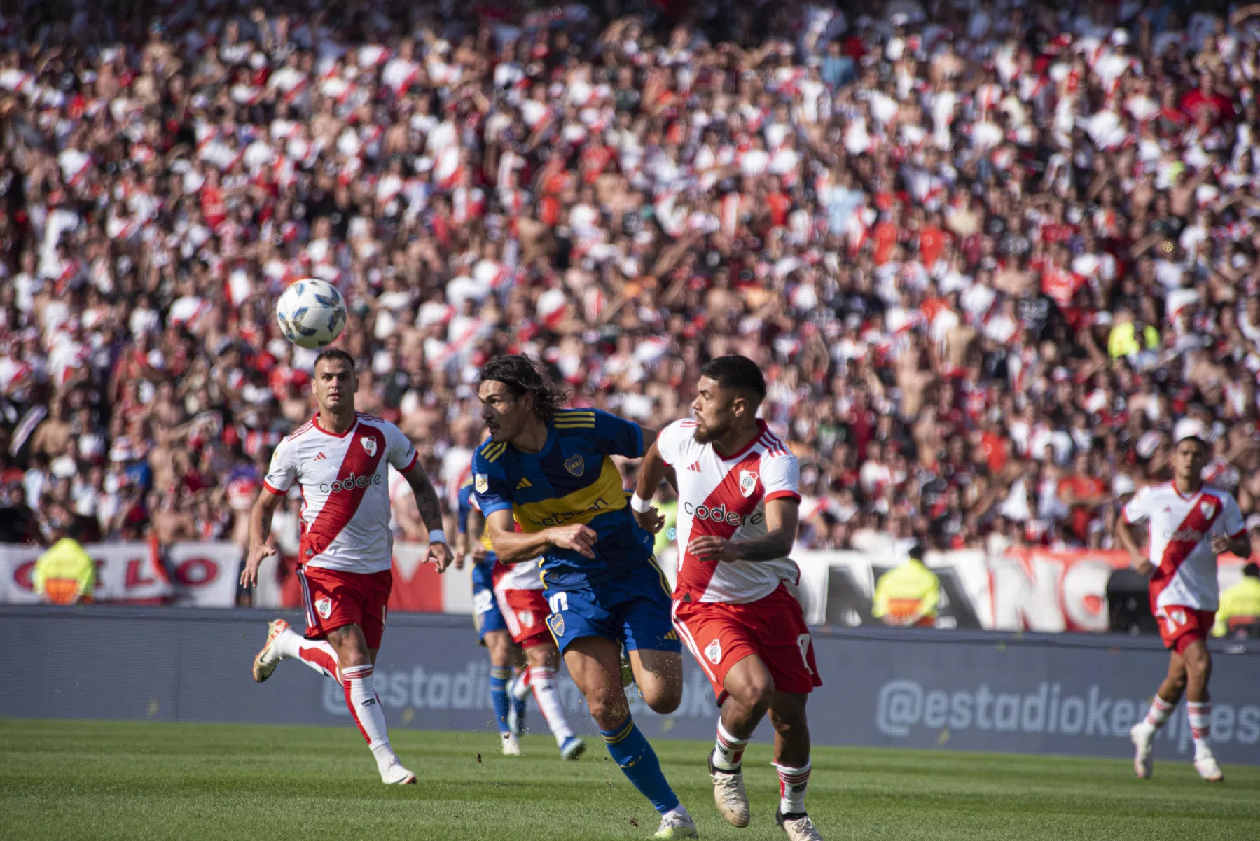 Boca - River Plate ontspoort (uiteraard): dappere arbiter keurt late goal af 