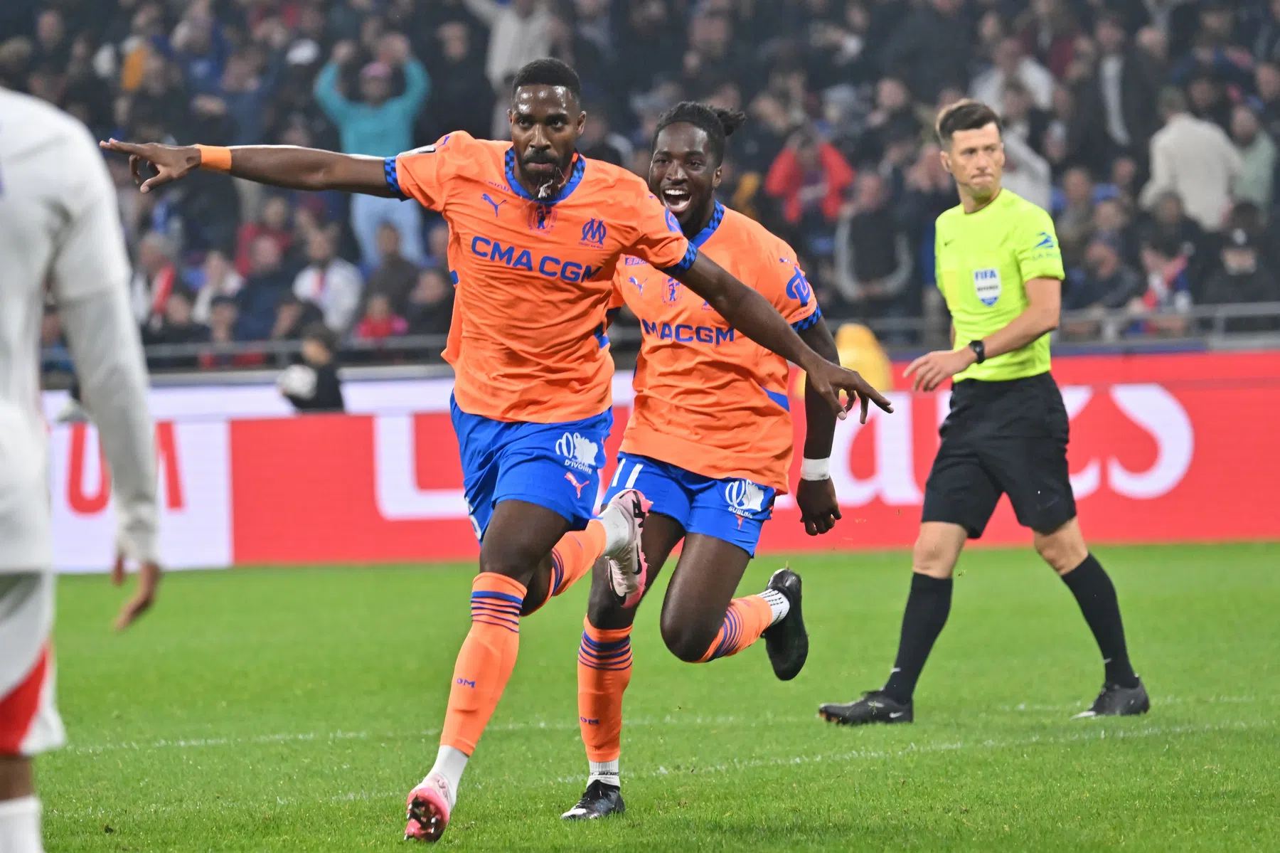 Tiental Marseille pakt late zege in Lyon met heldenrol voor Rulli