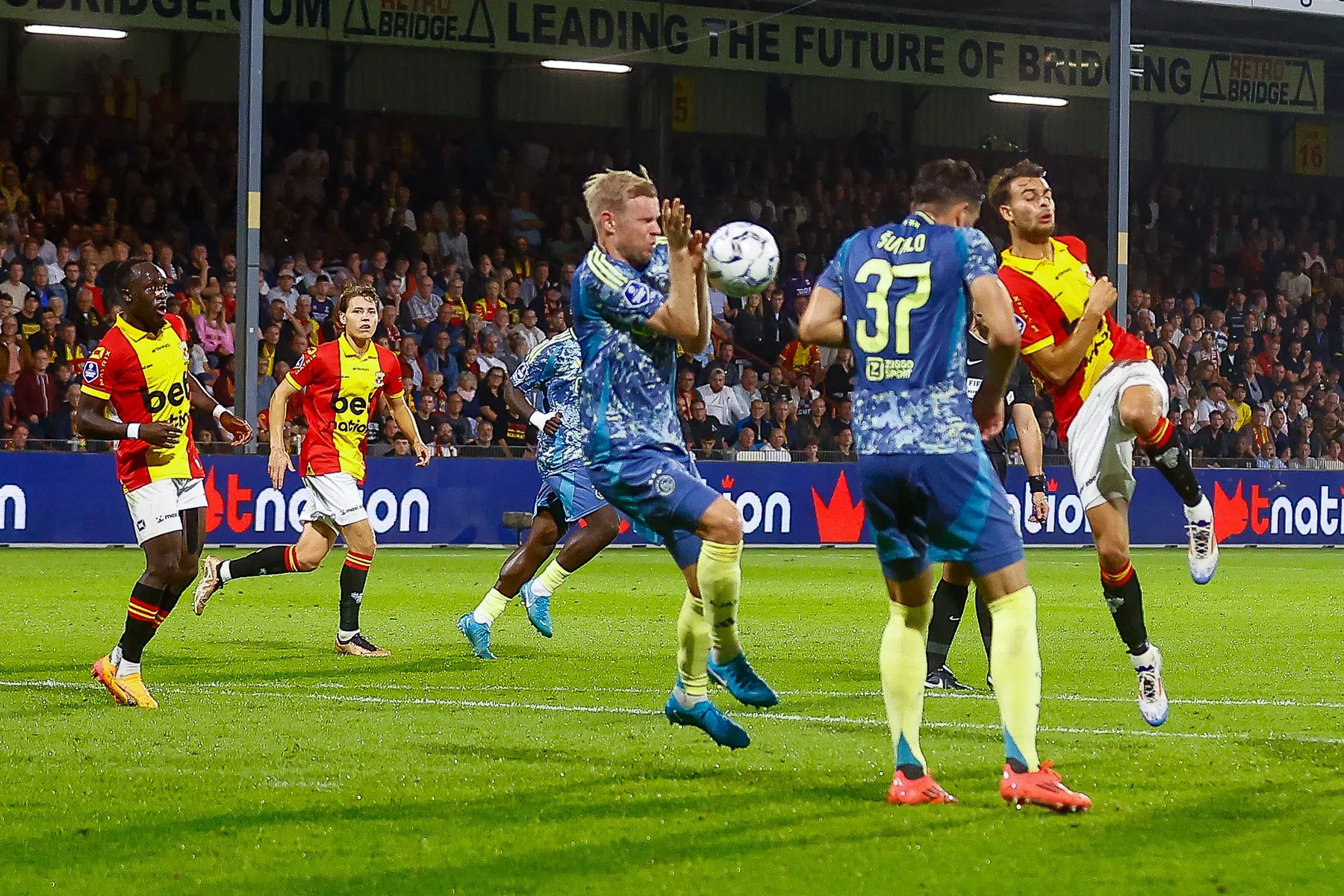 Verbazing over VAR bij handsbal Klaassen: 'Honderd procent strafschop'