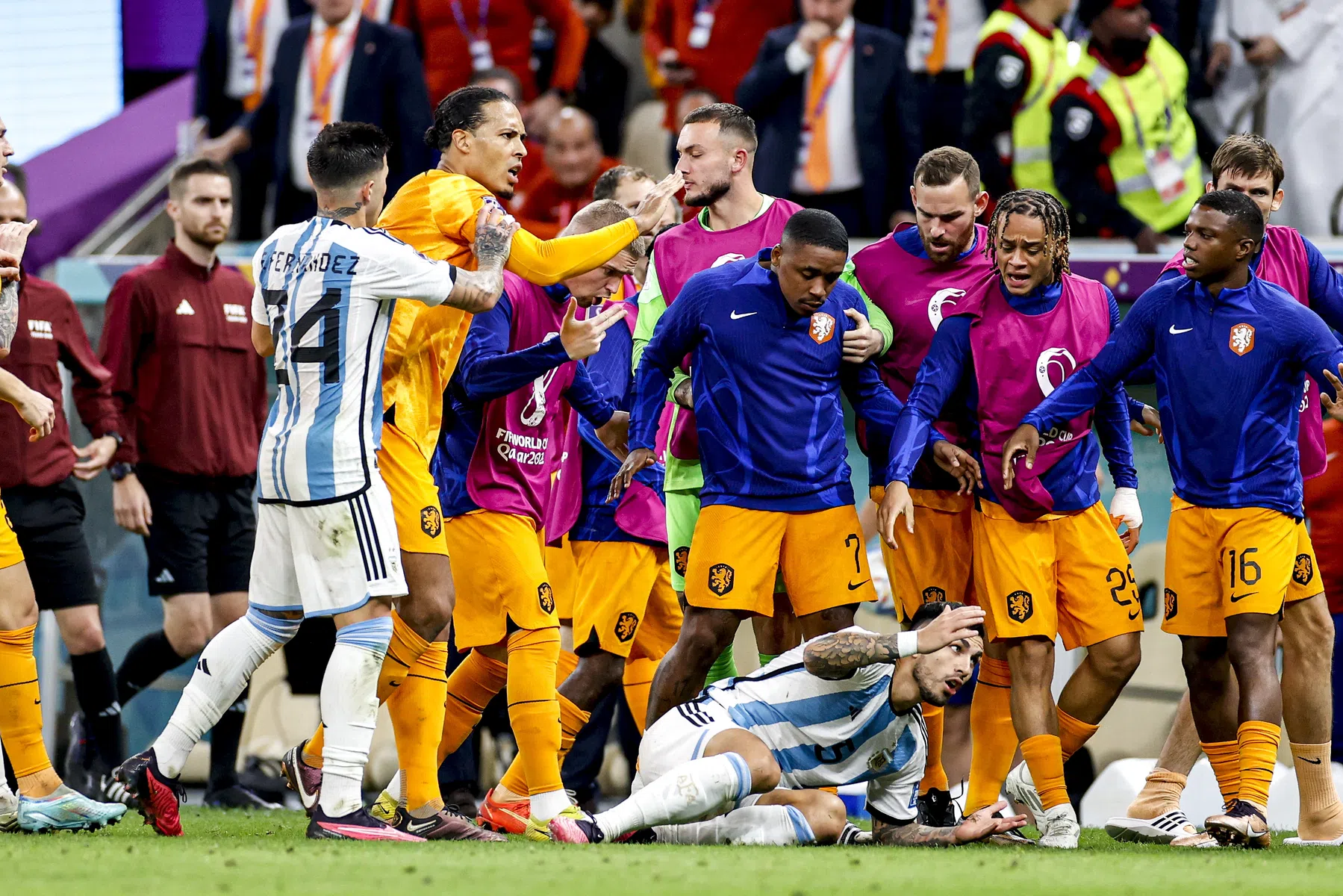 Lachende Paredes doet boekje open over verhitte WK-clash met Oranje