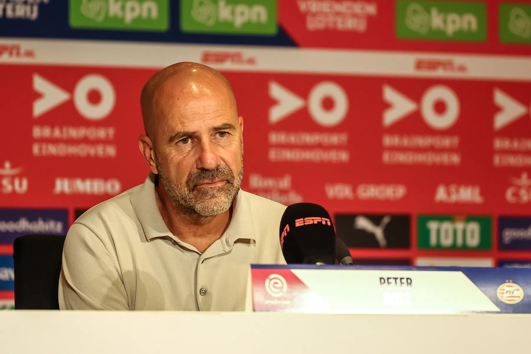 Bosz legt in bevlogen relaas uit wat eraan ontbrak bij 'laks' PSV