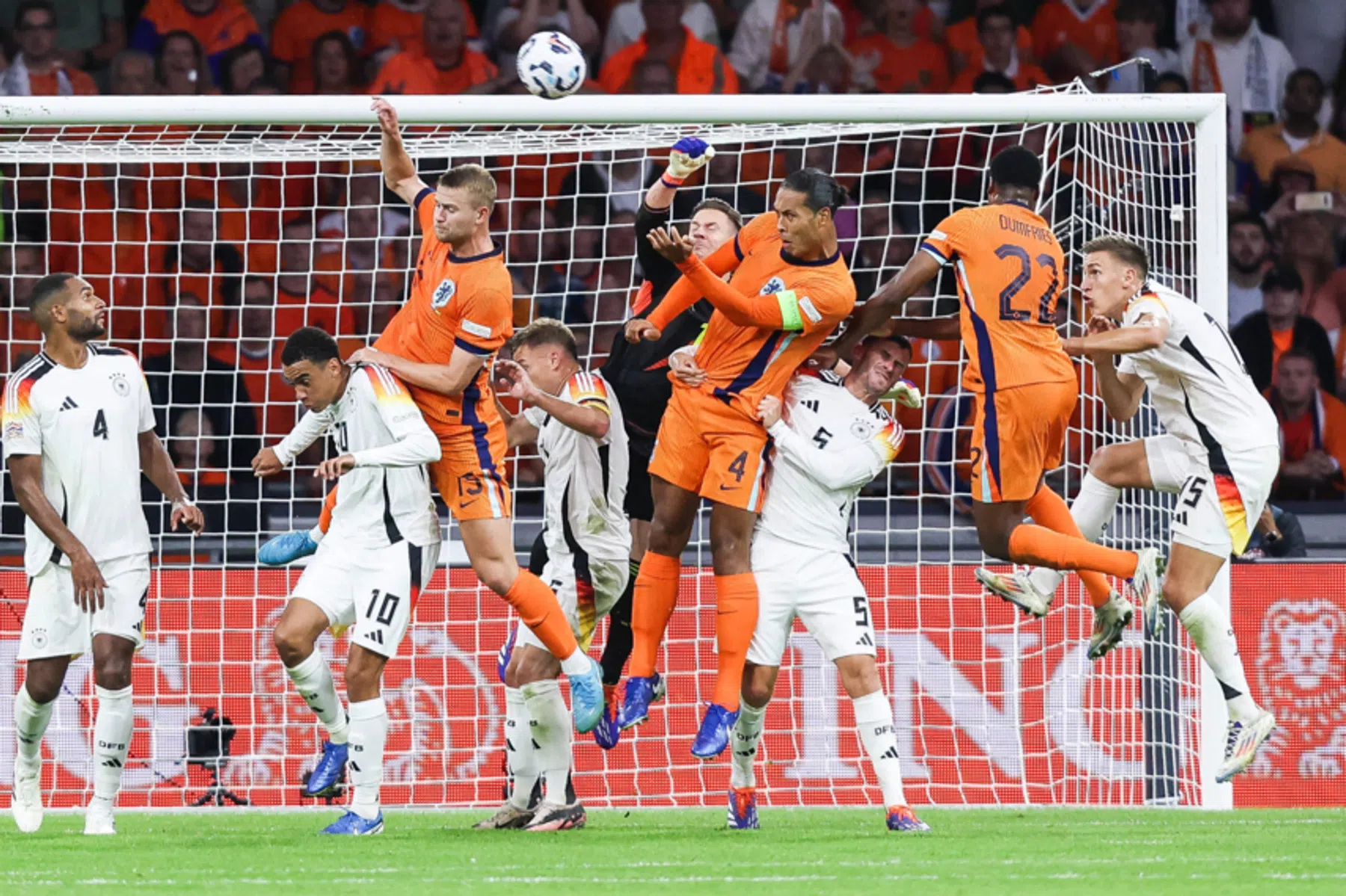 'Topvoetballers moeten zich opwerpen als beschermers van hun sport'