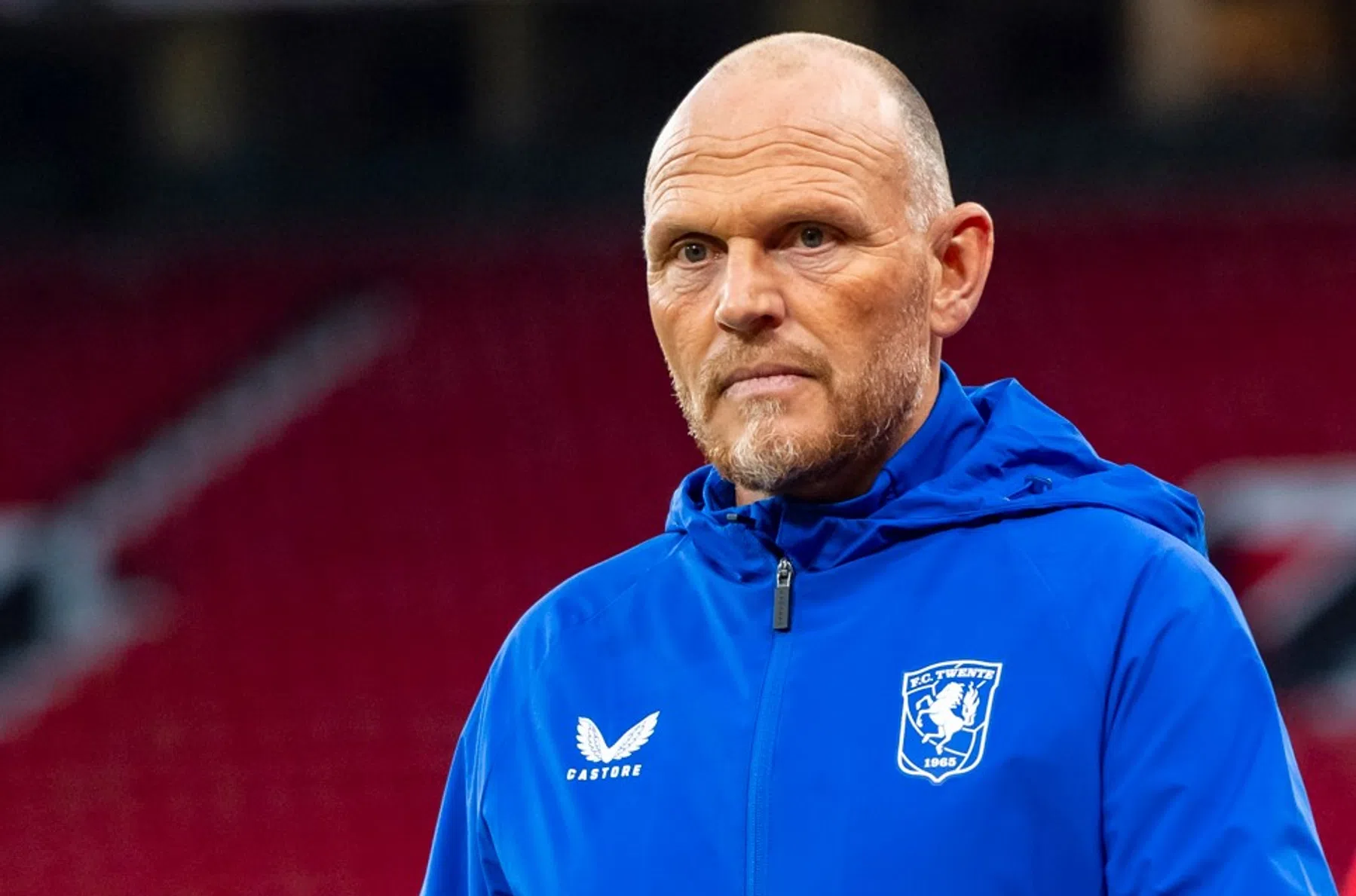 FC Twente-trainer Oosting verrast en begint met extra spits op Old Trafford