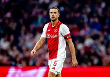 Thumbnail for article: Henderson glimlacht om vaste Ajax-discussie: 'Gaat altijd over spitsen'