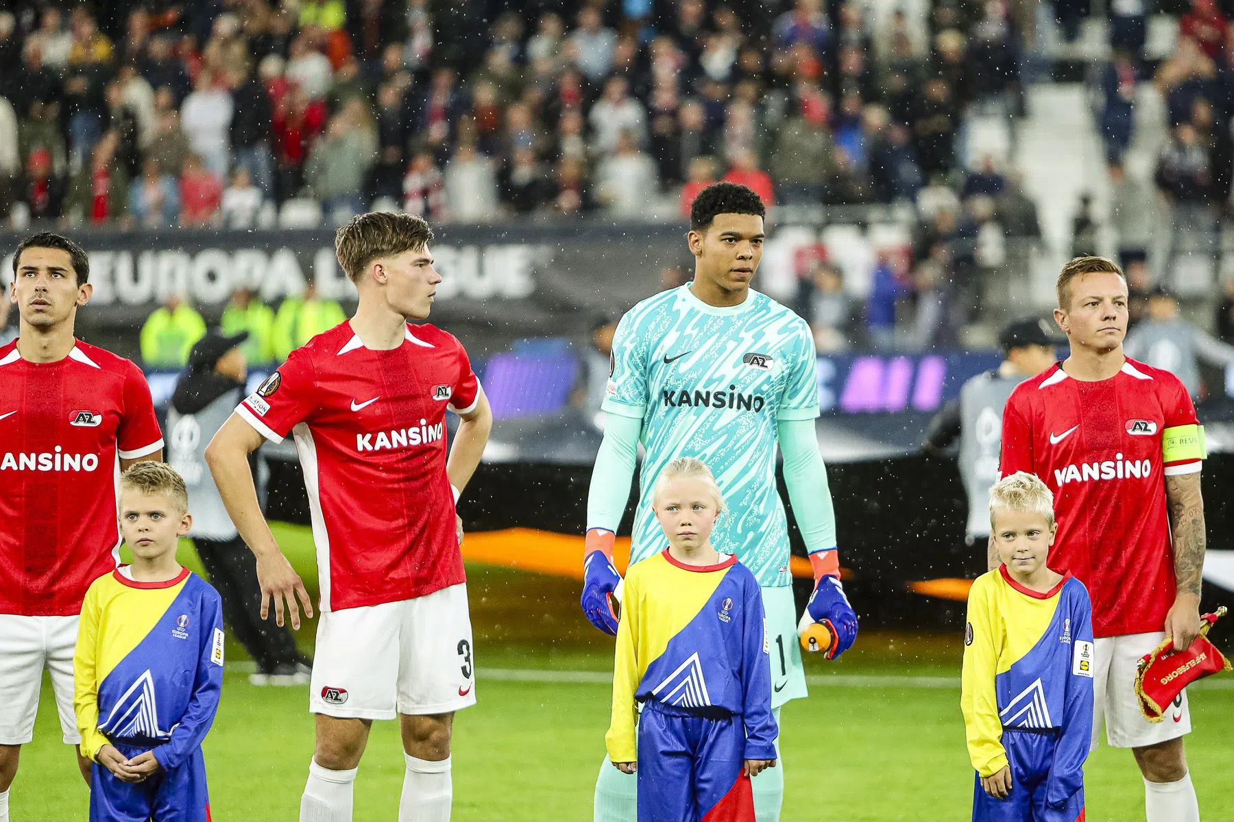 AZ-keeper kritisch na Europese zege: 'Moet beide ballen pakken'