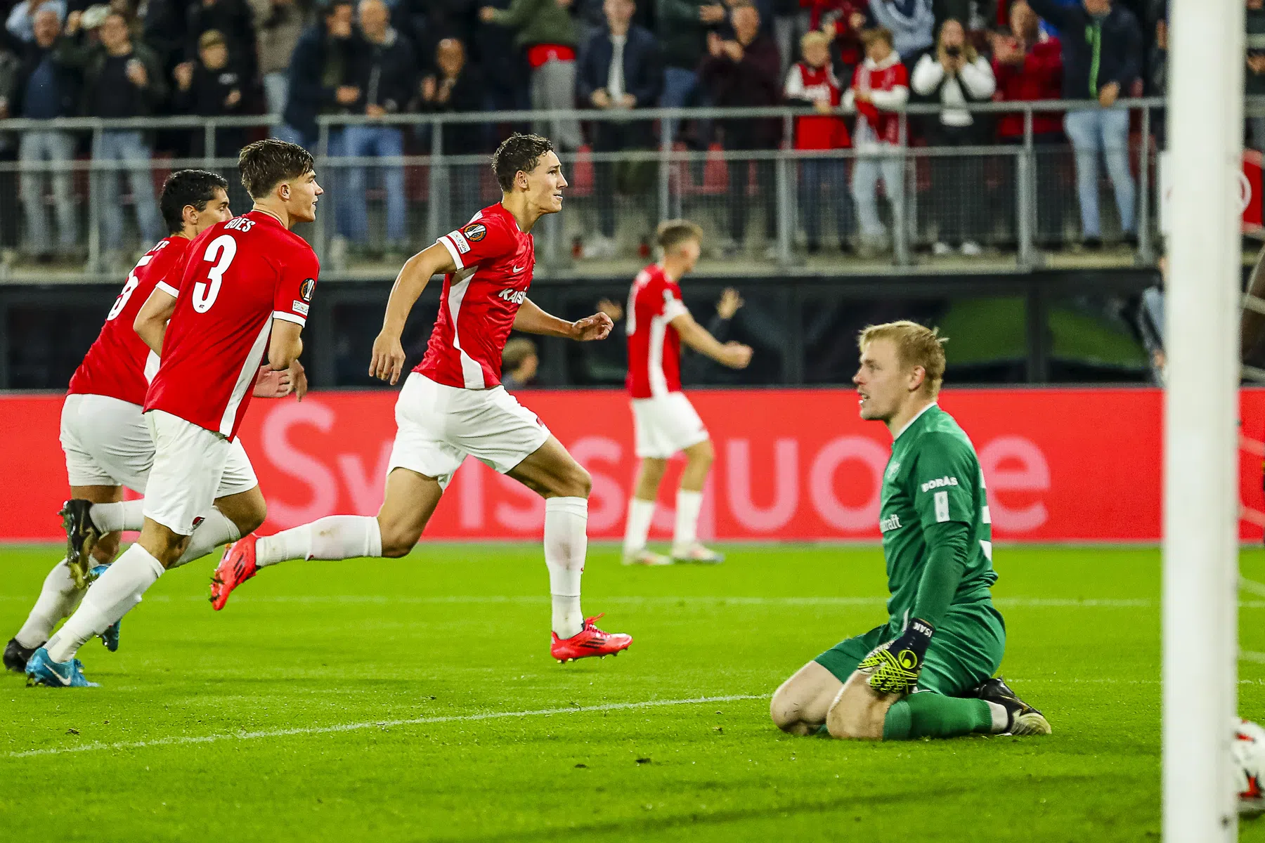 AZ start in Europa met spektakelstuk vol keepersblunders
