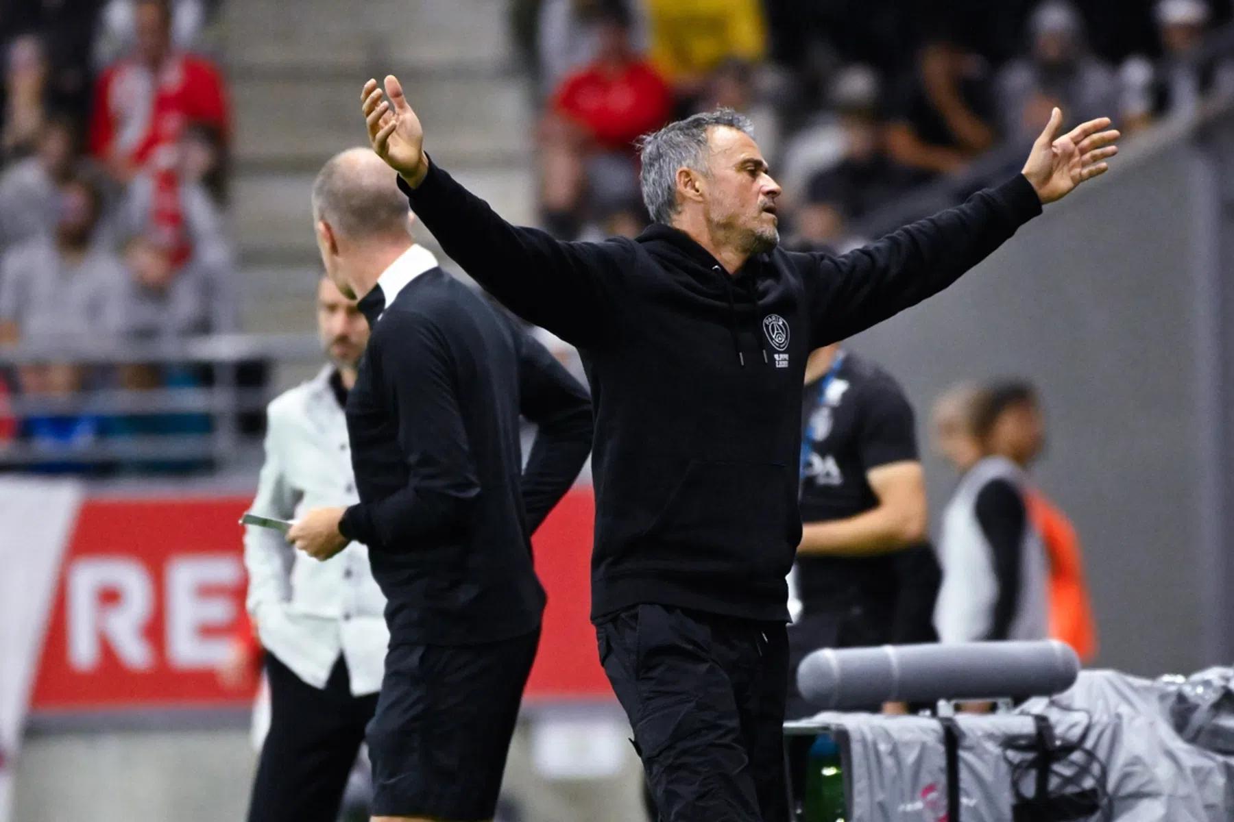 Luis Enrique zou helft salaris inleveren om pers nooit meer te woord te staan