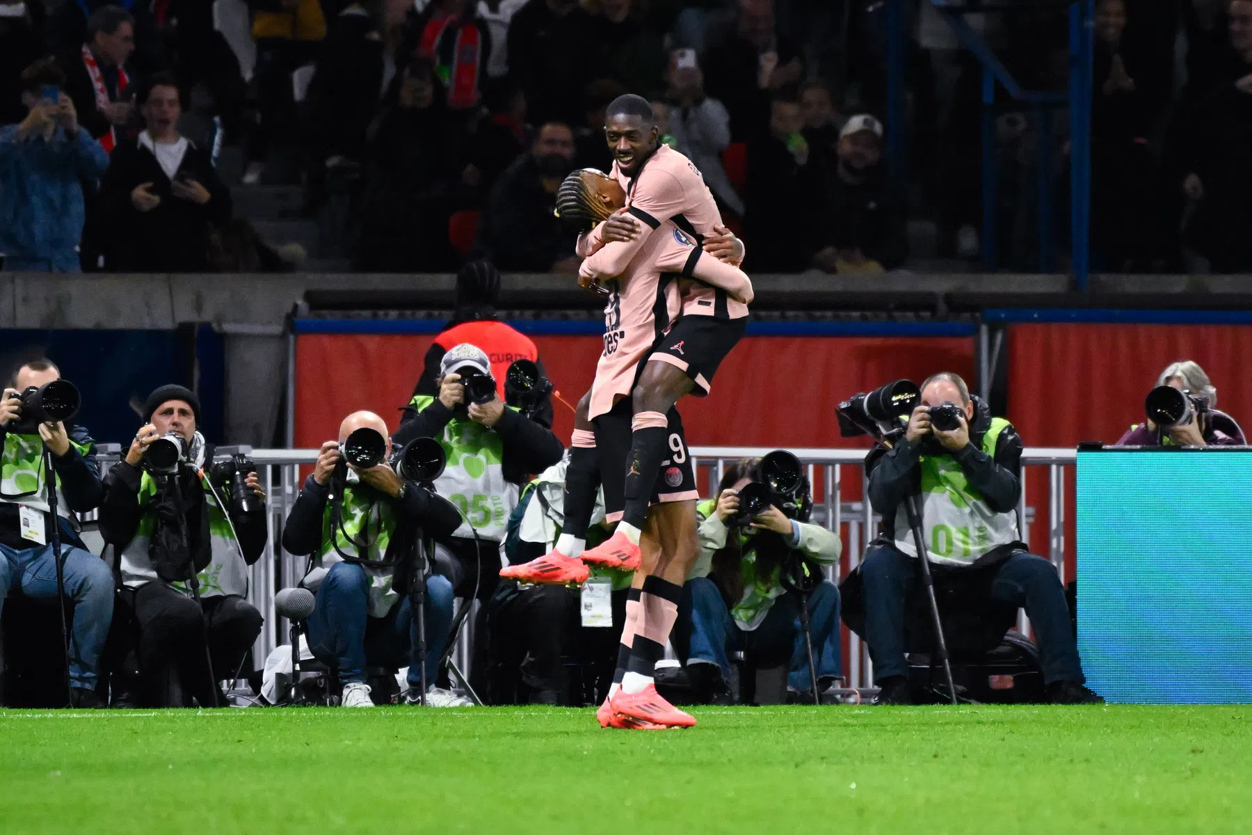 PSG dankzij nieuwe topscorer Ligue 1 eenvoudig langs Stade Rennes