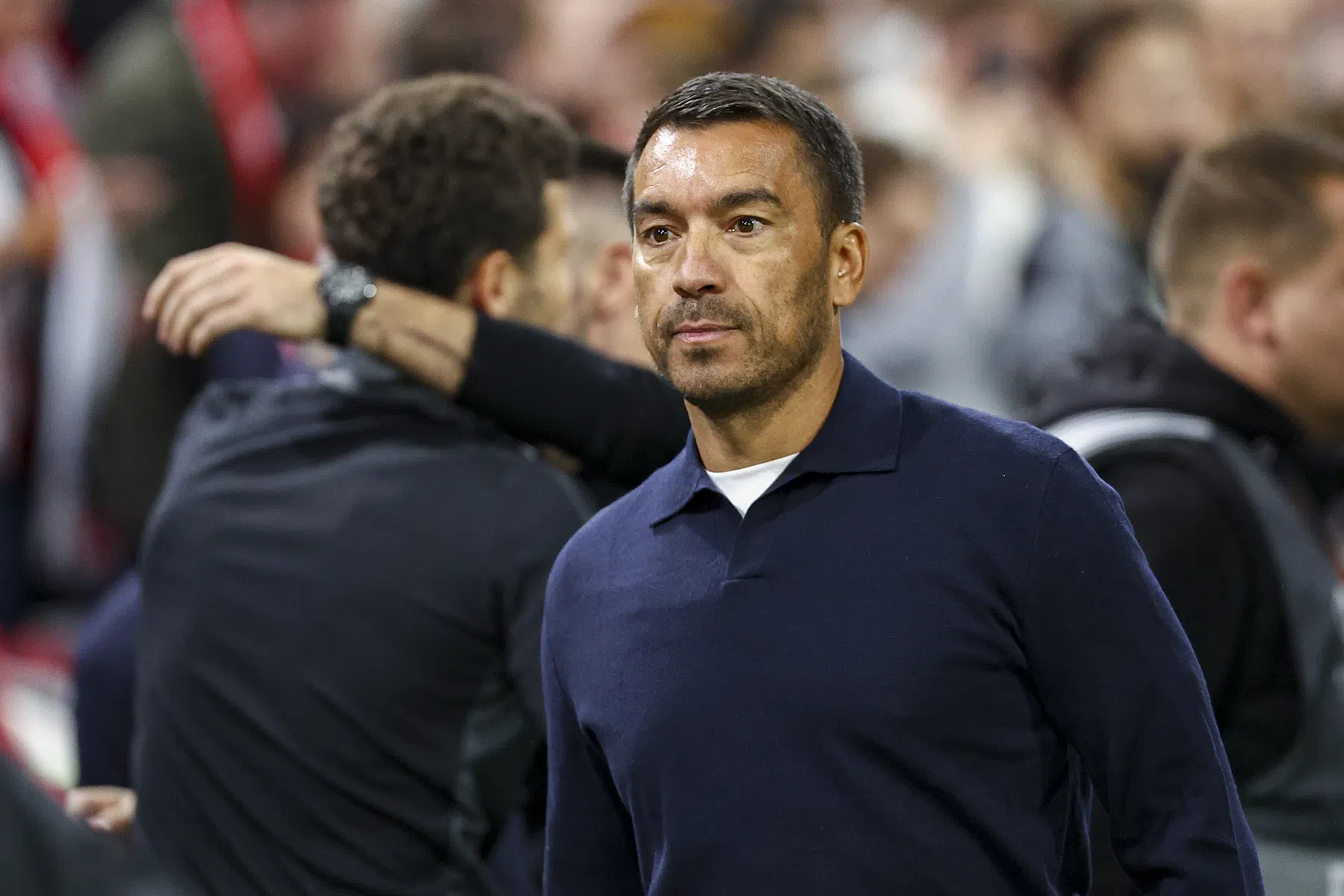 Van Bronckhorst niet verrast door Ajax: 'Wij gaven de goals cadeau' 