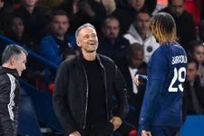 Thumbnail for article: Luis Enrique leest Franse pers de les: 'De ene dag is hij God, de andere de duivel'