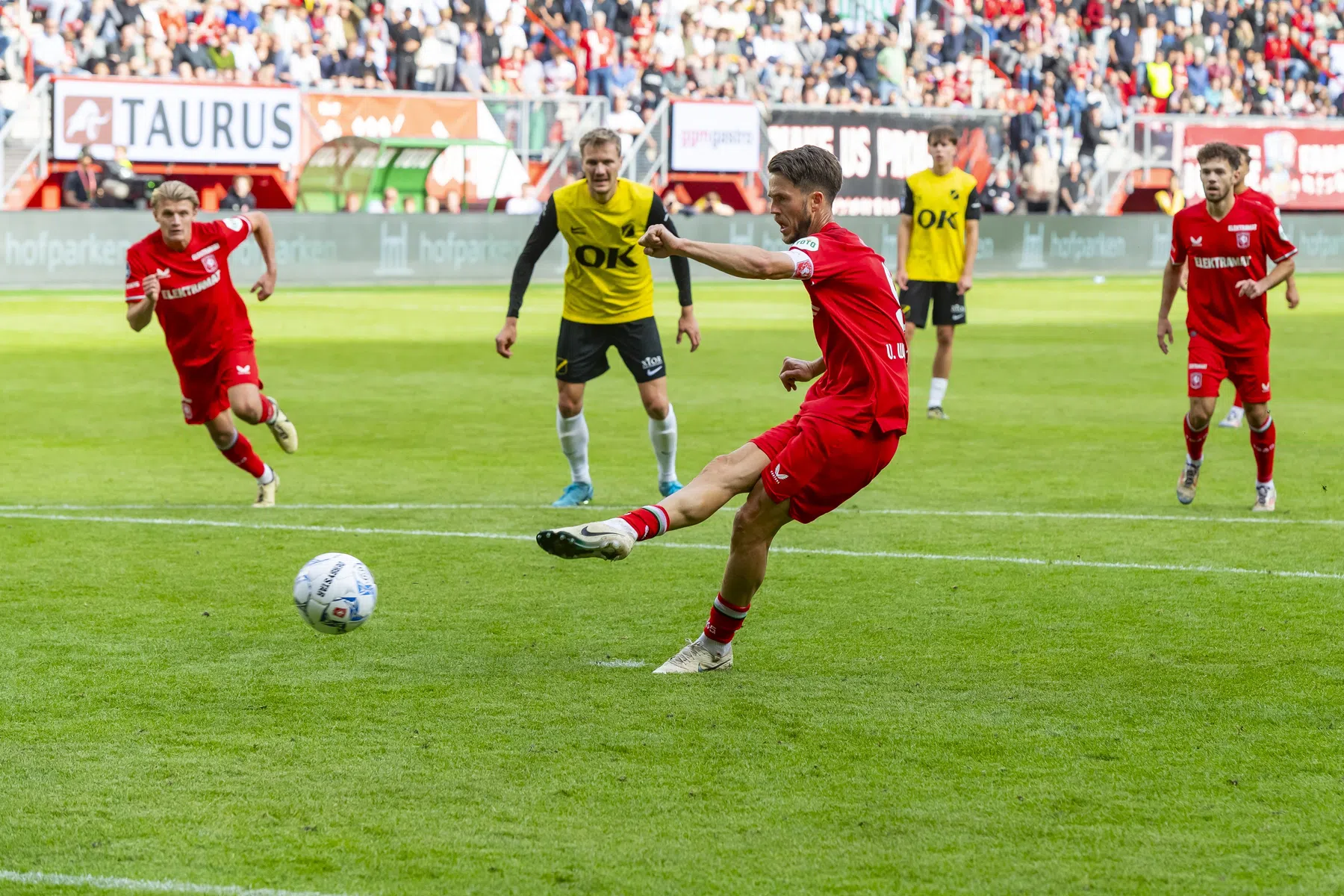 Twente besluit Europese droomweek met moeizame zege op NAC