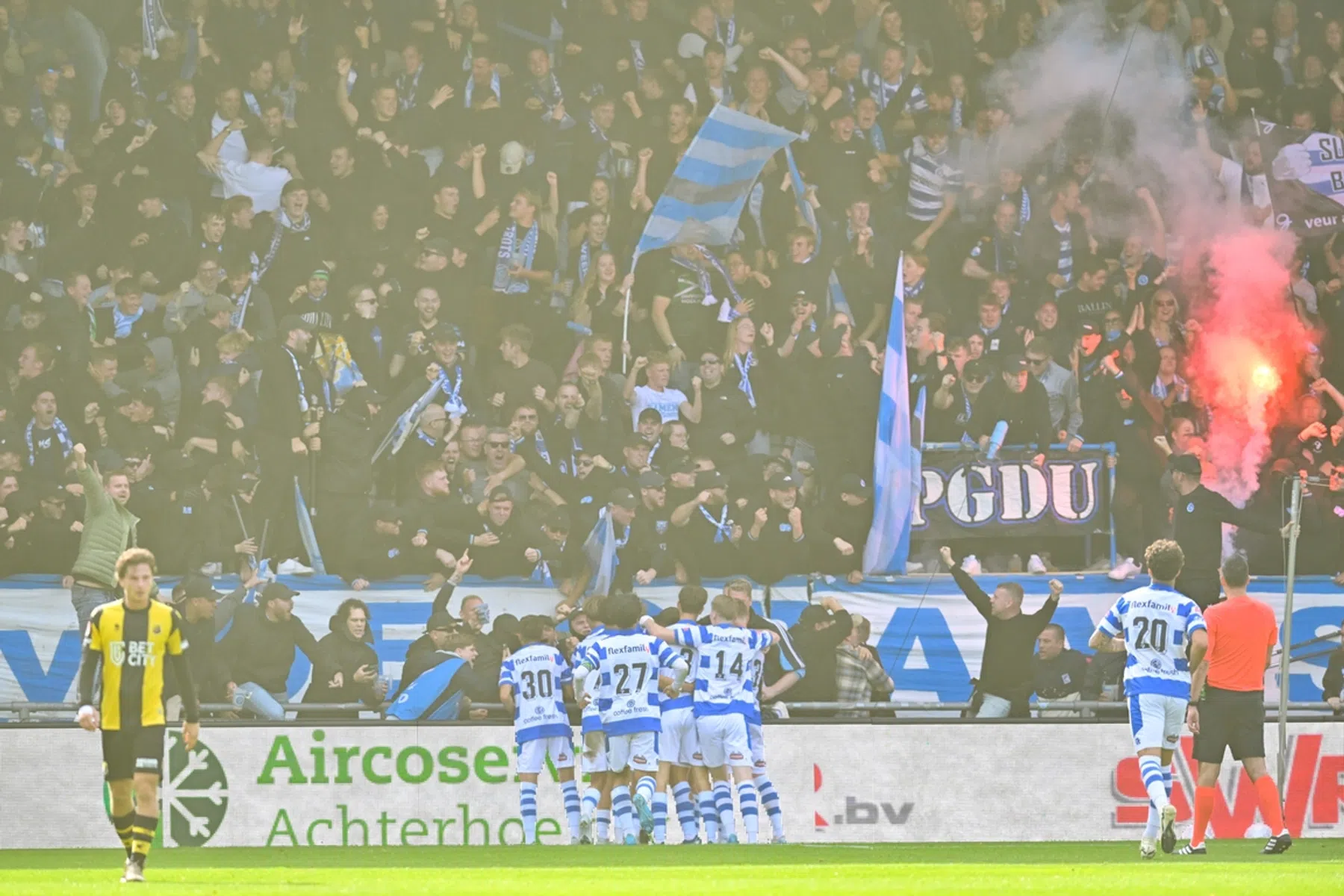 Wereldgoal en pikante rode kaart tijdens zege De Graafschap op Vitesse