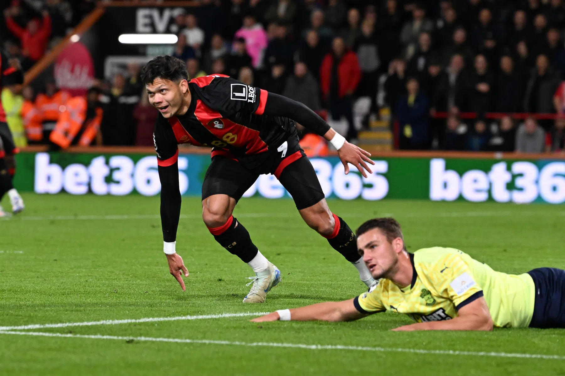 Bournemouth duwt Southampton dieper het moeras in